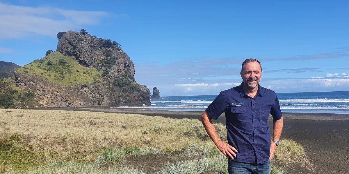 Tour guide for guided tour to Piha beach from Auckland